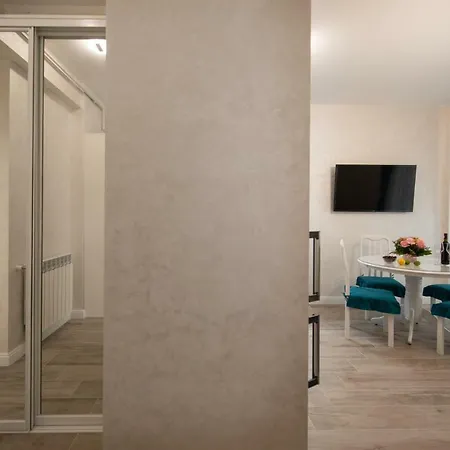 Luxury By The Sea Apartment Mamaia