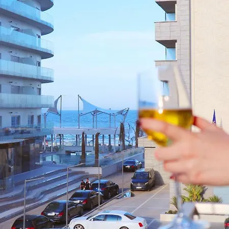 Luxury By The Sea Apartment Mamaia
