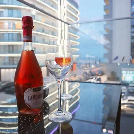 Luxury By The Sea Apartment Mamaia
